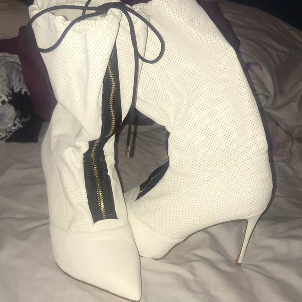 All white sz 11 boots